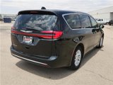 Used 2023 Chrysler Pacifica Touring-L image 4