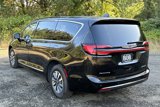 New 2023 Chrysler Pacifica Limited w/ Uconnect Theater Family Group image 6