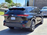 Used 2022 Toyota Highlander XLE image 3