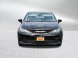 Used 2017 Chrysler Pacifica Touring image 2