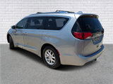 Used 2020 Chrysler Pacifica Touring-L image 3