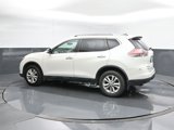 Used 2016 Nissan Rogue SV w/ SV Moonroof Package image 3
