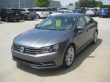 Used 2019 Volkswagen Passat 2.0T Wolfsburg w/ Wheels & Sunroof Package image 4