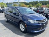 Used 2017 Chrysler Pacifica Touring image 3