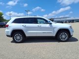 Used 2021 Jeep Grand Cherokee Laredo image 2