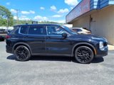 Used 2022 Mitsubishi Outlander SE image 2