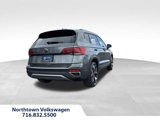 Certified 2022 Volkswagen Taos SEL w/ Panoramic Sunroof Package image 3