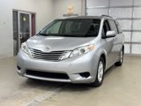 Used 2017 Toyota Sienna LE image 3