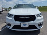 Used 2022 Chrysler Pacifica Touring-L image 2
