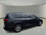 Used 2022 Chrysler Pacifica Touring-L image 5