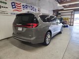 New 2025 Chrysler Pacifica Select image 3