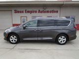 Used 2017 Chrysler Pacifica Touring-L Plus w/ Advanced Safetytec Group image 2