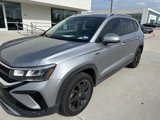 Used 2022 Volkswagen Taos SE image 2