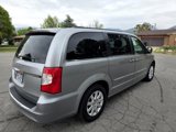 Used 2016 Chrysler Town & Country Touring image 5