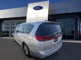 Used 2023 Chrysler Pacifica Touring-L image 3