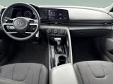 Used 2022 Hyundai Elantra SE image 2