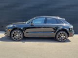 Certified 2024 Porsche Macan image 2