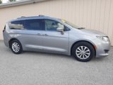 Used 2019 Chrysler Pacifica Touring-L image 4