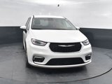 Used 2023 Chrysler Pacifica Touring-L image 2