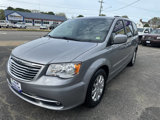 Used 2014 Chrysler Town & Country Touring image 3