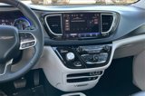 Used 2022 Chrysler Pacifica Touring-L image 5
