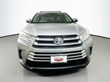 Used 2017 Toyota Highlander LE image 2