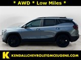 Used 2024 GMC Terrain SLE w/ Driver Convenience Package image 2