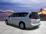 Used 2023 Chrysler Pacifica Touring-L image 3