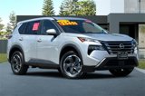 Used 2024 Nissan Rogue SV image 2