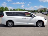 Used 2022 Chrysler Voyager LX image 2