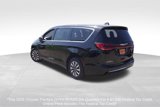 New 2025 Chrysler Pacifica Select image 5