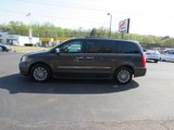 Used 2016 Chrysler Town & Country Touring-L image 2