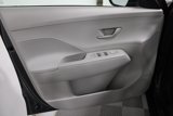 Used 2024 Hyundai Kona SE image 3