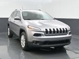 Used 2018 Jeep Cherokee Latitude w/ Cold Weather Group image 2