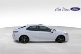 Used 2020 Toyota Camry SE w/ Sunroof Package image 5