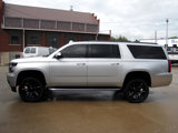 Used 2018 Chevrolet Suburban LT image 2