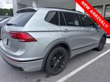Used 2022 Volkswagen Tiguan SE R-Line image 2