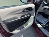 Used 2017 Chrysler Pacifica Touring-L image 6