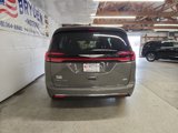 New 2025 Chrysler Pacifica Select image 4