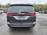 Used 2023 Chrysler Pacifica Touring-L image 5