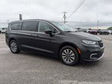 Used 2024 Chrysler Pacifica Select image 3