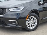 Used 2023 Chrysler Pacifica Touring-L image 3