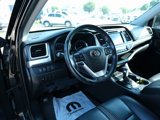 Used 2019 Toyota Highlander SE image 3