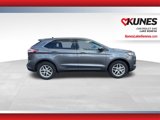 Used 2022 Ford Edge SEL w/ Convenience Package image 3