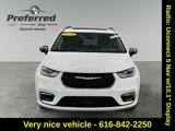 Used 2023 Chrysler Pacifica Limited image 4