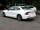 Used 2022 Volvo S60 B5 Momentum image 3