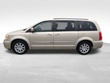 Used 2014 Chrysler Town & Country Touring image 2