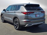 Used 2023 Mitsubishi Outlander SE image 3