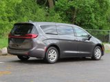 Used 2023 Chrysler Pacifica Touring-L image 3