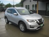 Used 2020 Nissan Rogue SV image 2